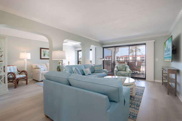 Living area with wall-mounted SmartTV