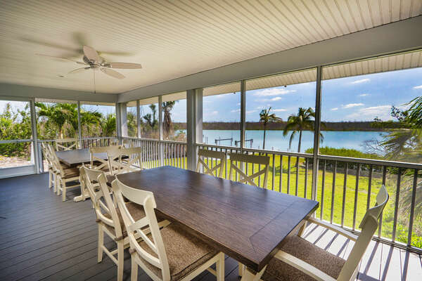 Screened-in Lanai with dining tables