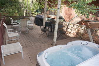 Shared deck with Hot Tub, BBQ, and table/chairs