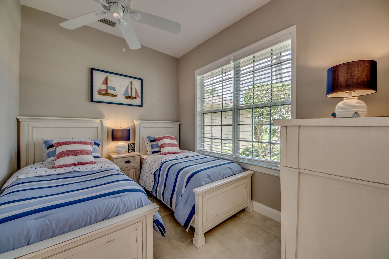 Guest bedroom with two twin beds