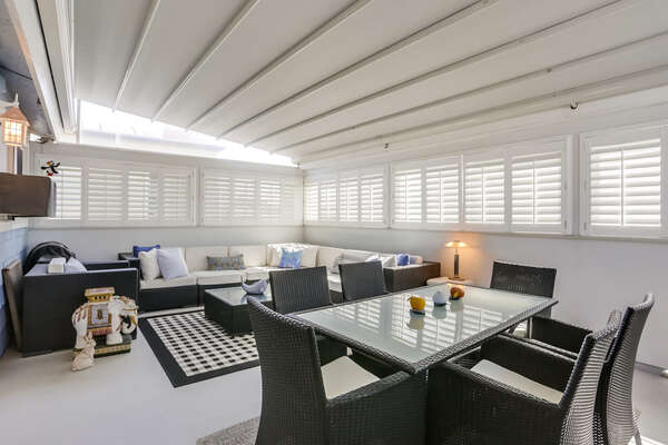 Outdoor Living Area - Retractable Ceiling