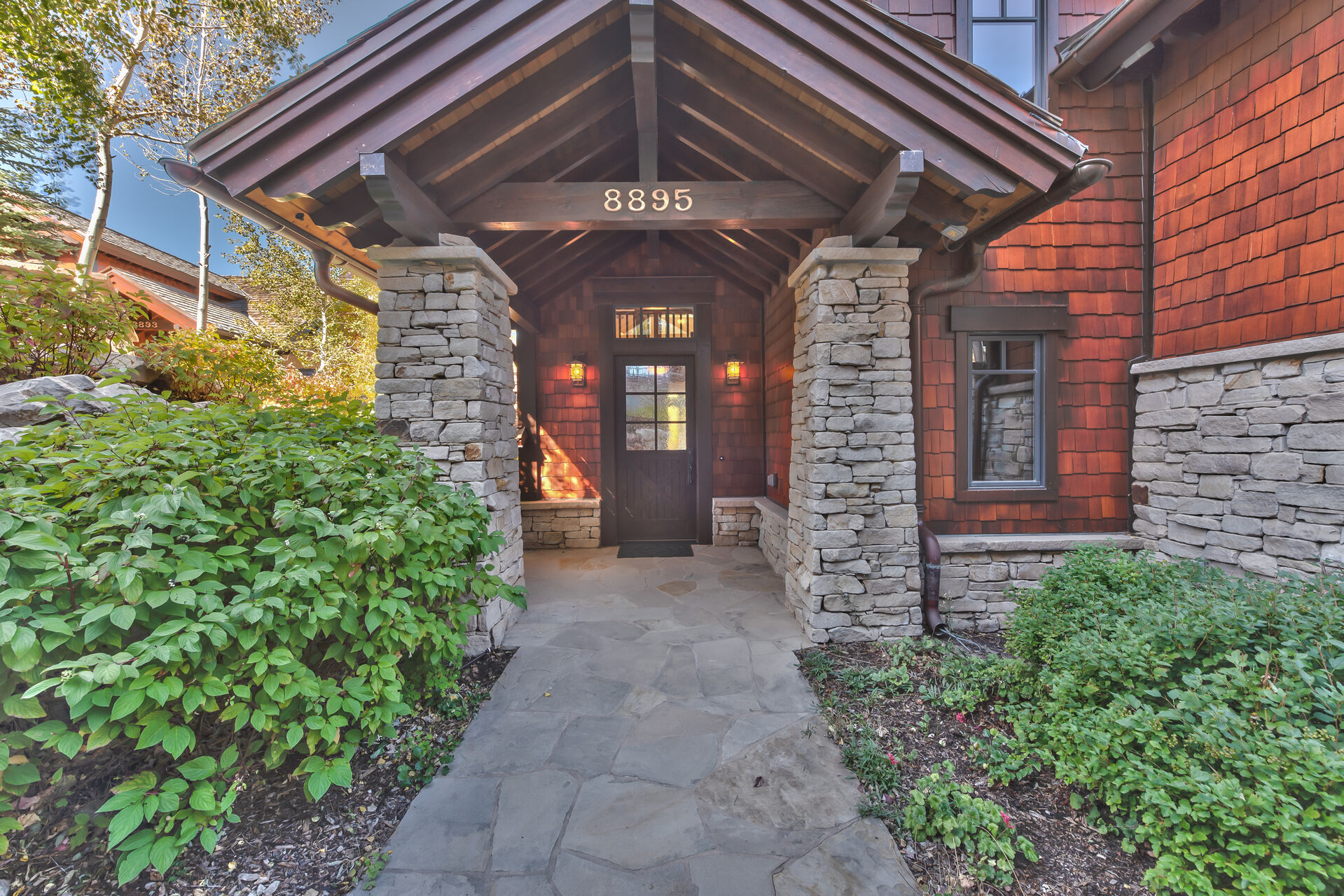 Front Entrance to Deer Valley Larkspur Lodge