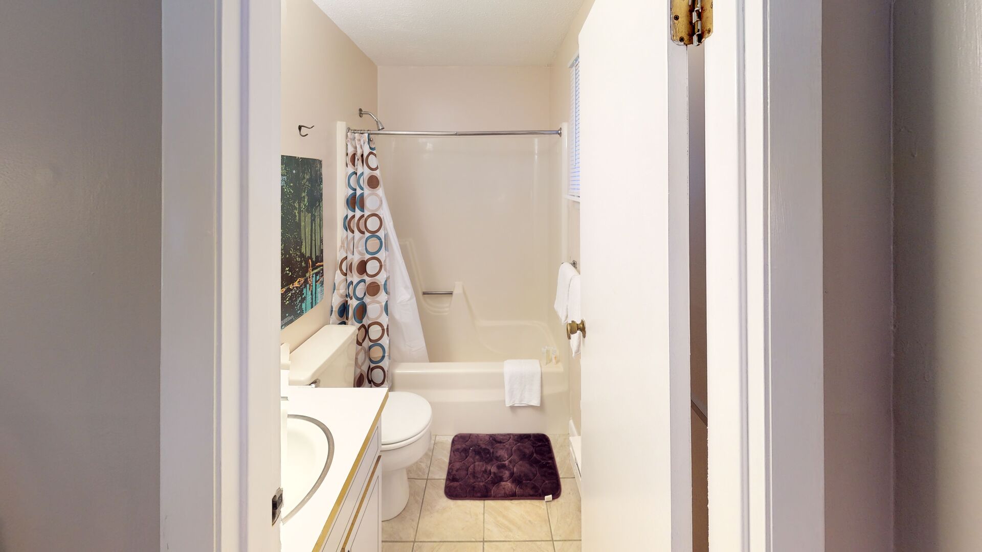 Shared full bath with lower level