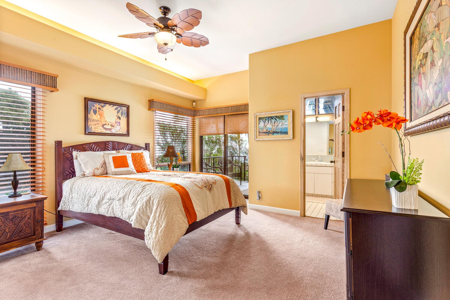 The second guest room has ocean views, a separate lanai, queen bed and en suite bath.