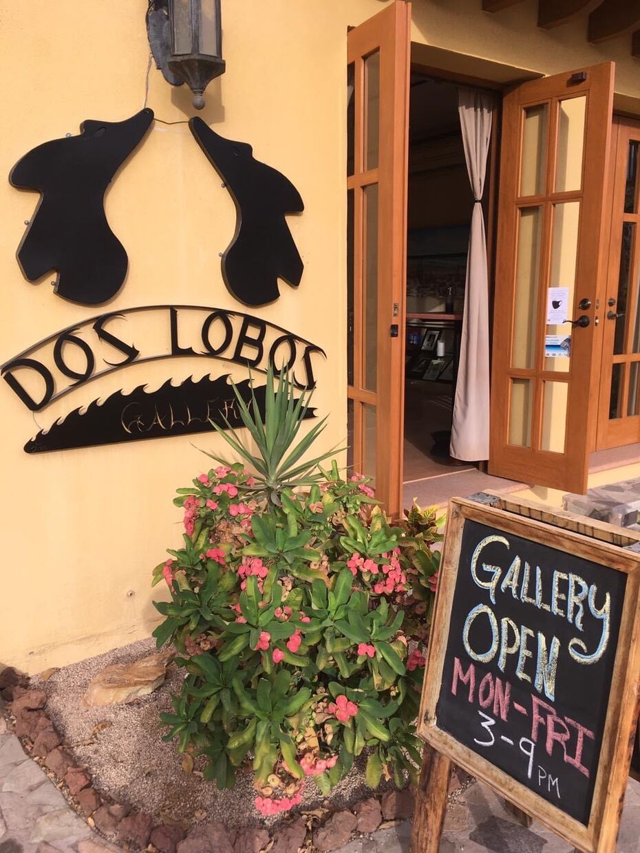 Dos Lobos art gallery and seafood, sushi restaurant