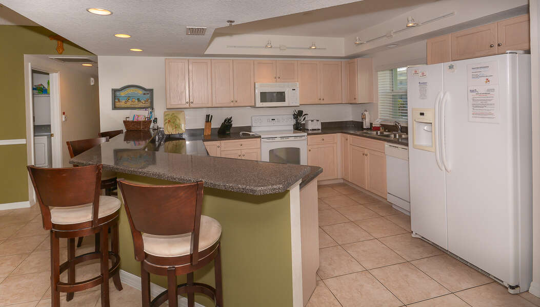 Kitchen with Island seating