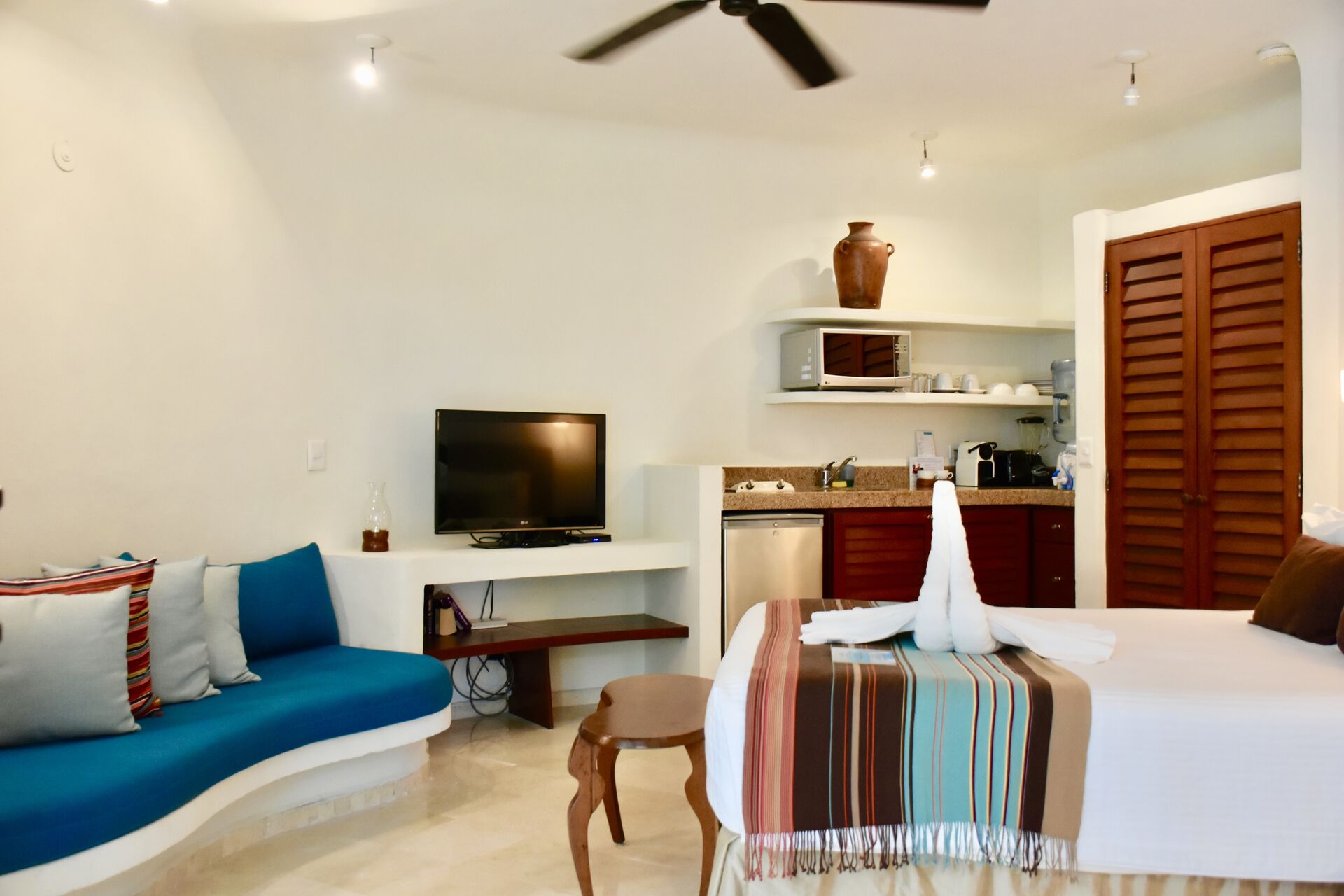 Fully furnished ocean view suite with queen size bed and kitchenette.v
