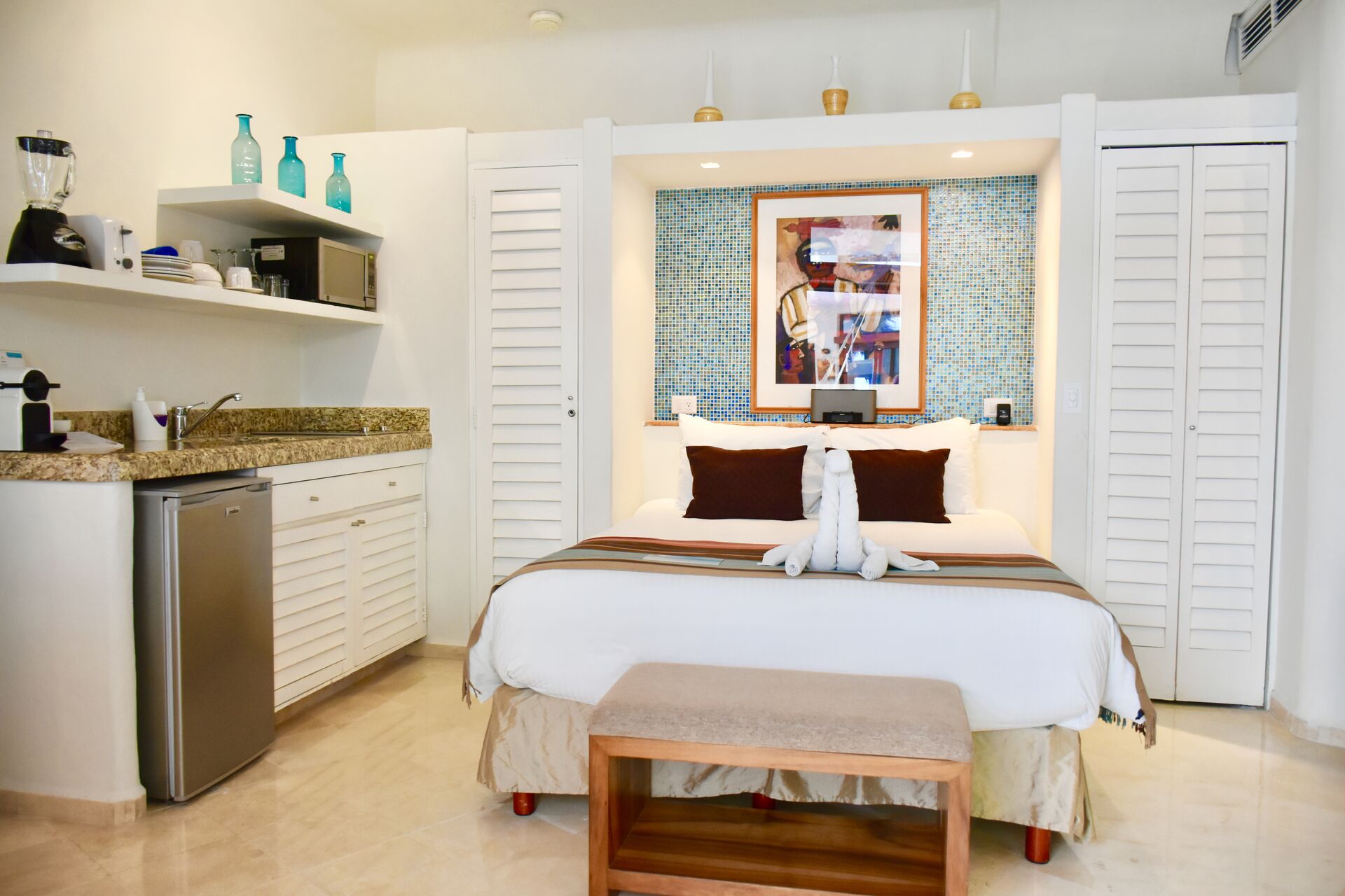 Amazing ocean view studio with queen size bed and kitchenette.