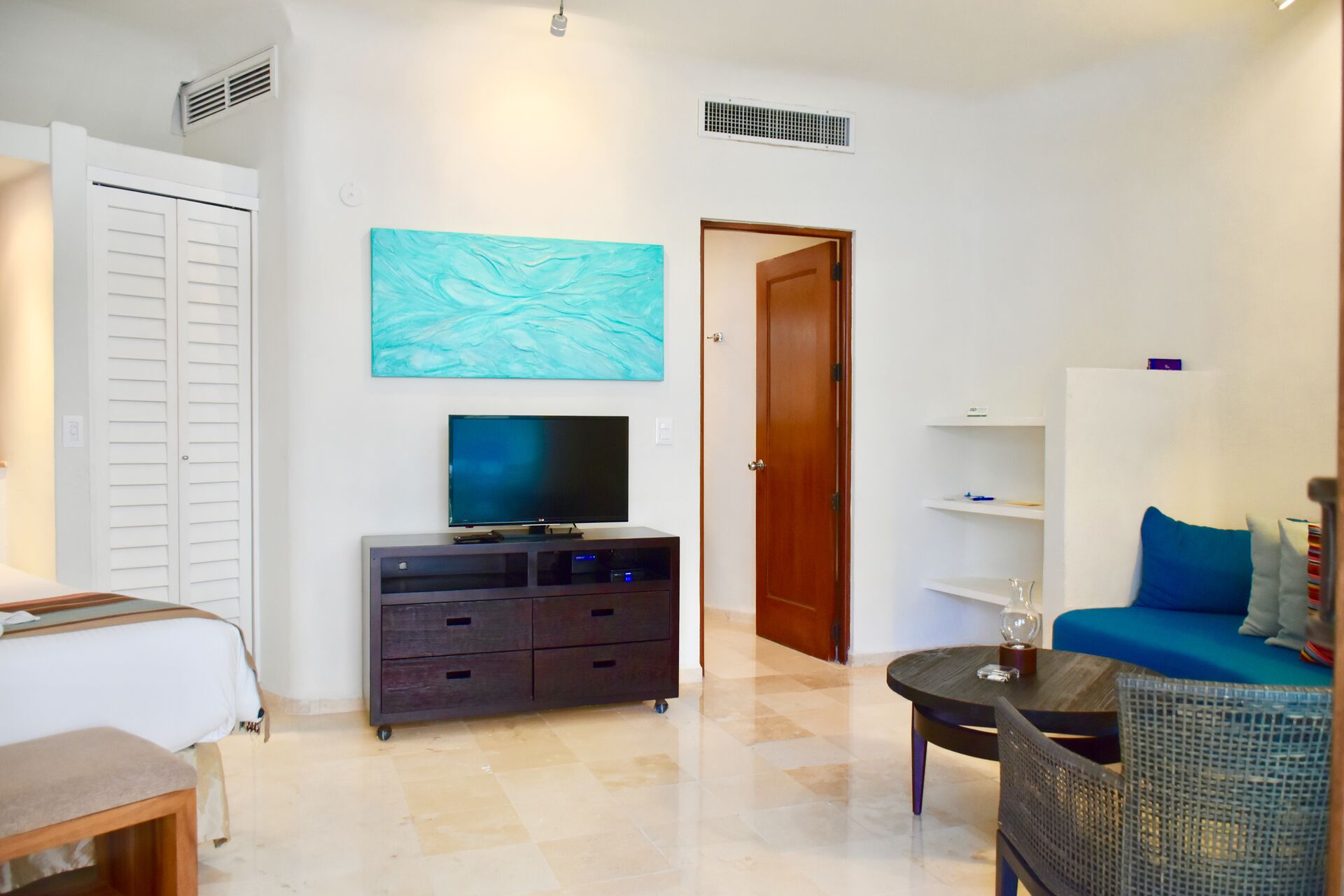 Amazing ocean view studio with queen size bed and kitchenette.