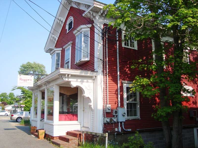 Ruggies - where the locals go for breakfast and luck- Harwich Center- Harwich Cape Cod - New England Vacation Rentals
