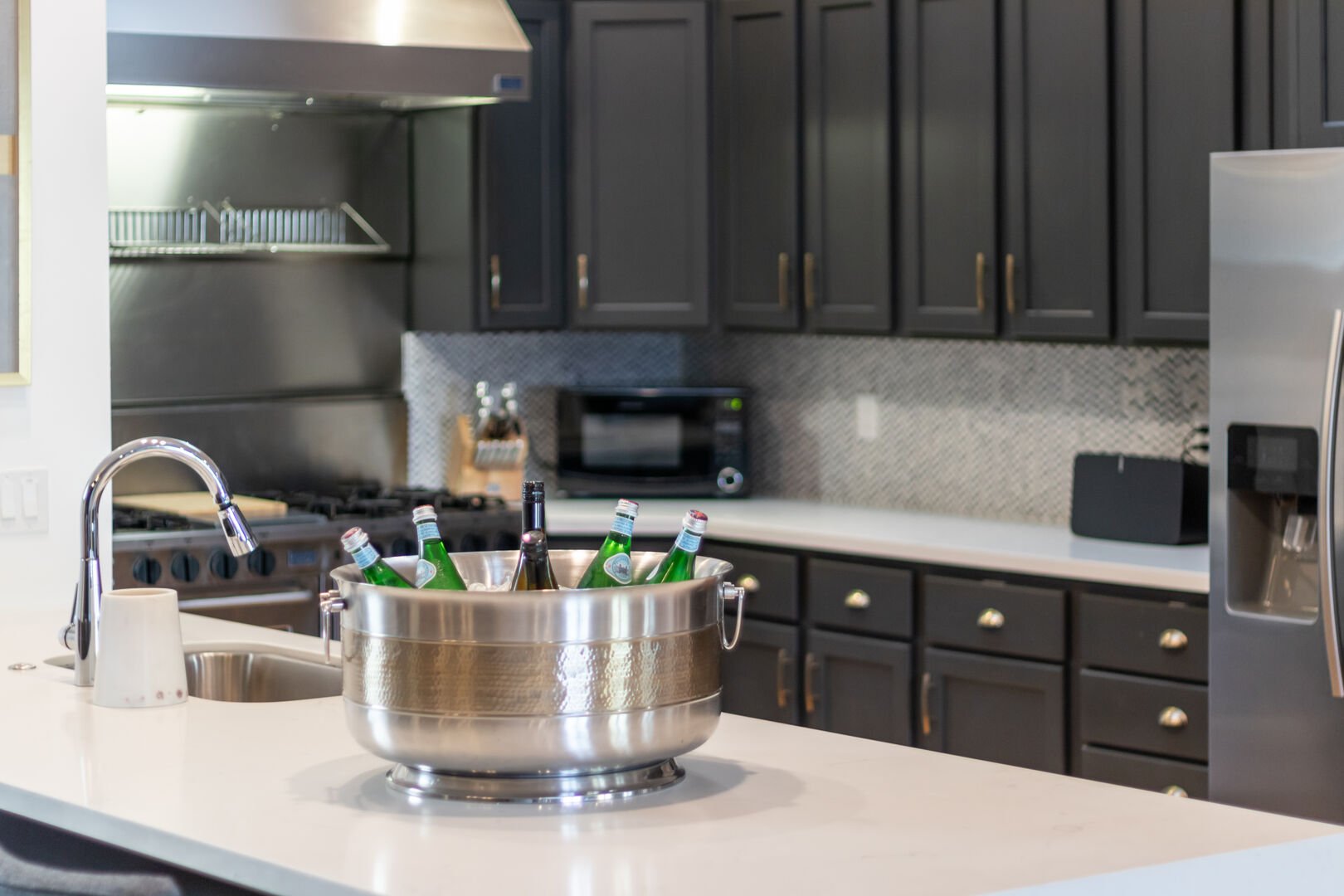 Image of Counter in Luxury Kitchen in Vacation Rental in Scottsdale