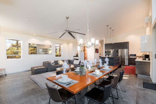 Open Dining Area- Perfect for Gatherings!