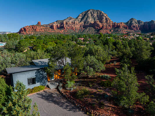 Sedona Zen House - A Custom 3 Bedroom, 3 Bath Luxury Home with Amazing Views and a Hot Tub