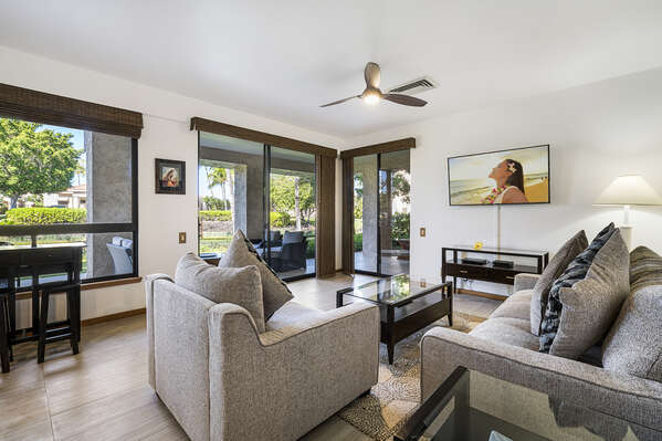 Living area with easy lanai access