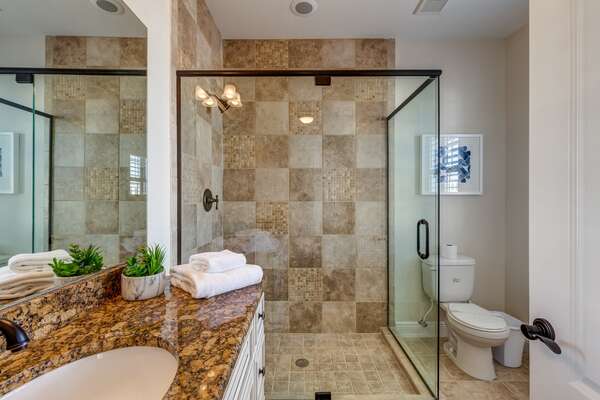 Annex bathroom shared by the two rooms