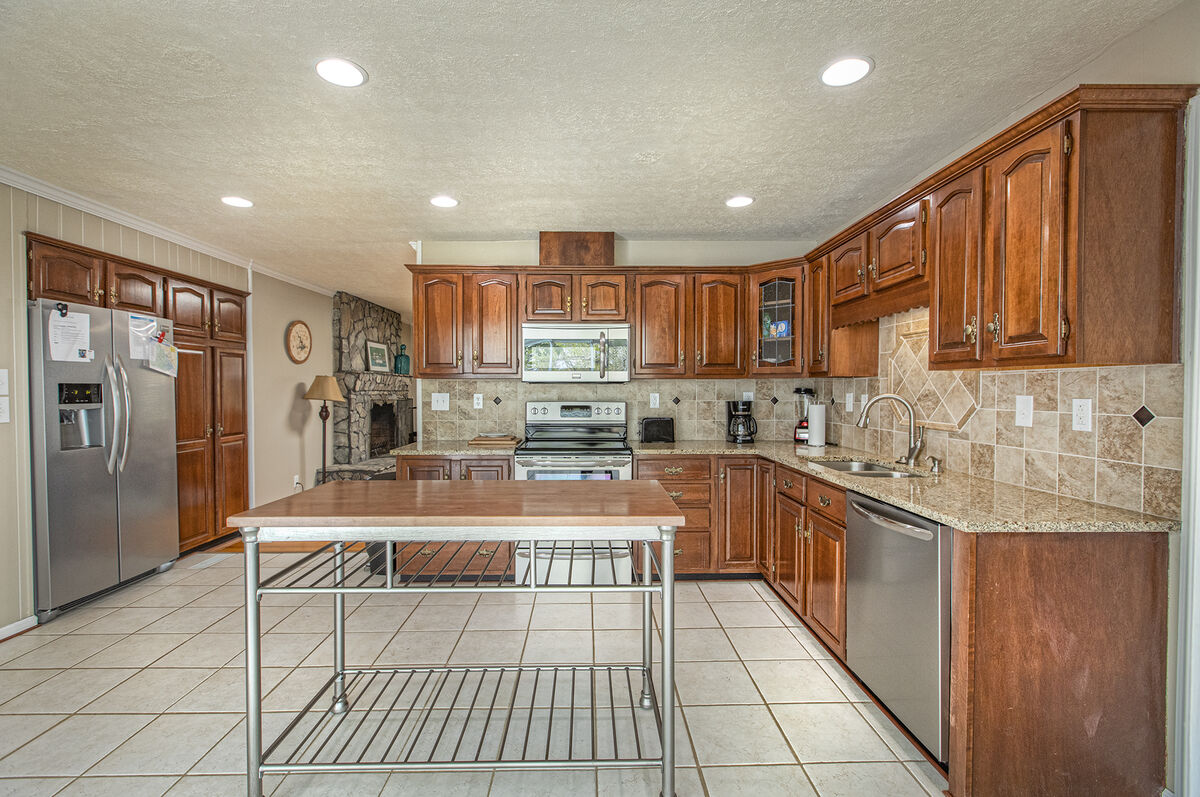 Spacious, Fully Equipped Kitchen in our Smith Mountain Lake Vacation Rental