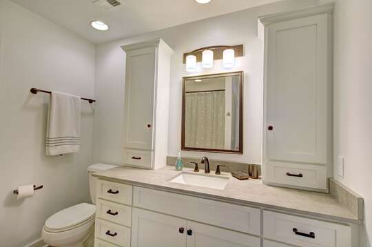 Get ready in the morning in our bright bathroom
