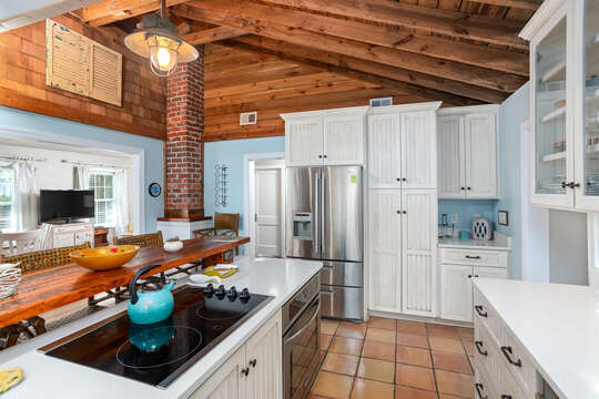 Create meals to share in the kitchen of Blue Skies Cottage