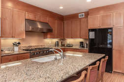 Fully Equipped Kitchen-3 Bar Stools- Kitchen Island- Granite Counters-Viking Range- Walk in Panty- Microwave-
