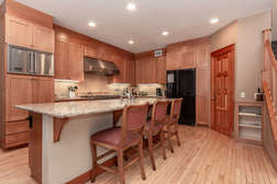 Fully Equipped Kitchen-3 Bar Stools- Kitchen Island- Granite Counters-Viking Range- Walk in Pantry- Microwave-