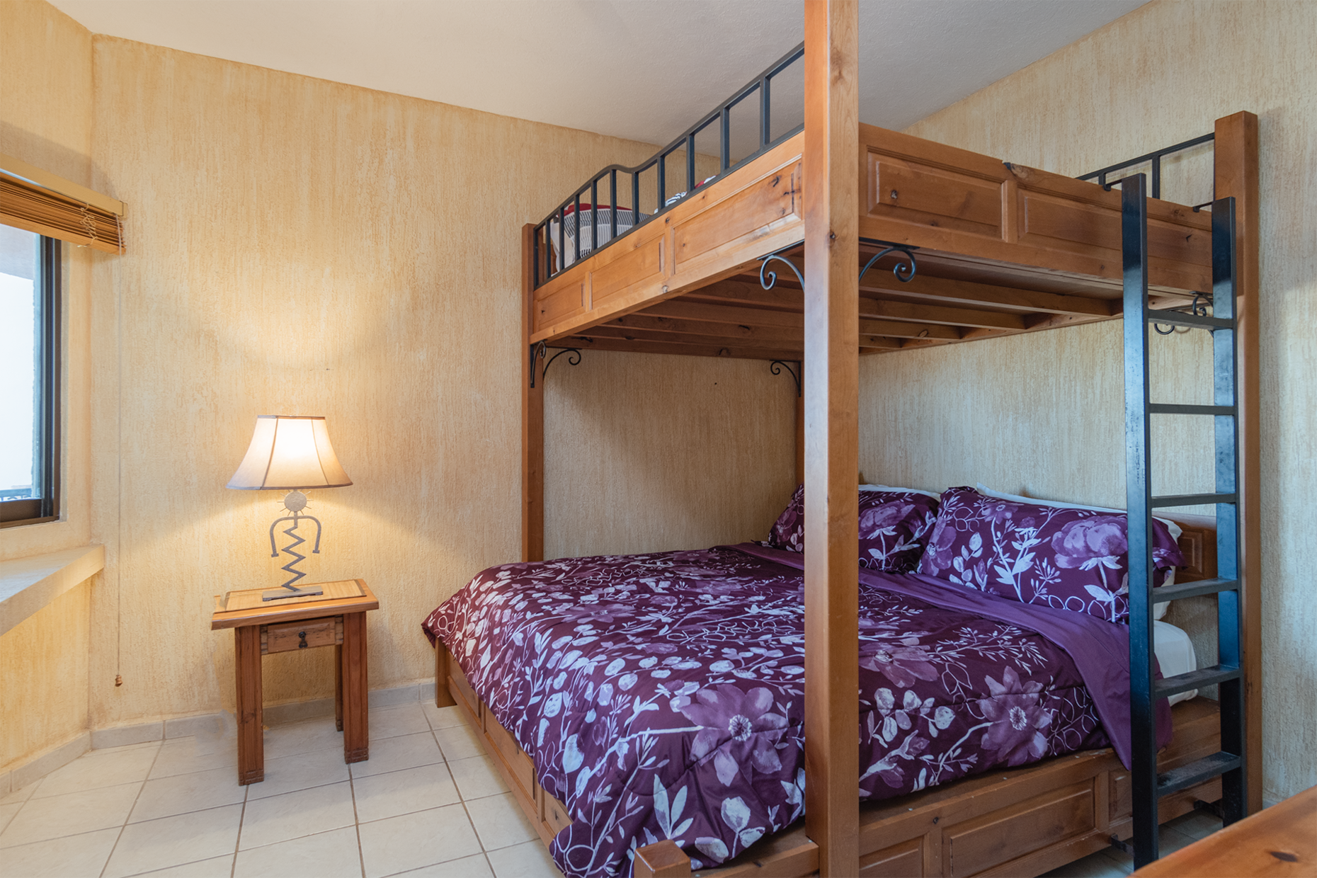 Guest bedroom has these great bunk beds.