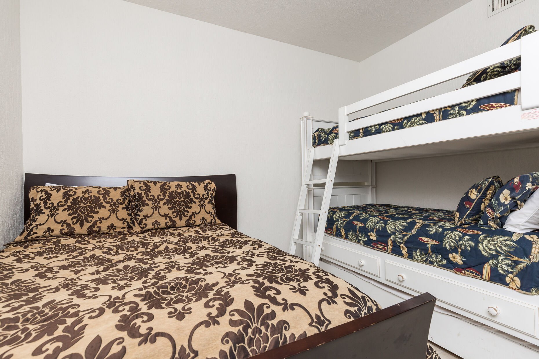 Guest bedroom bunk beds