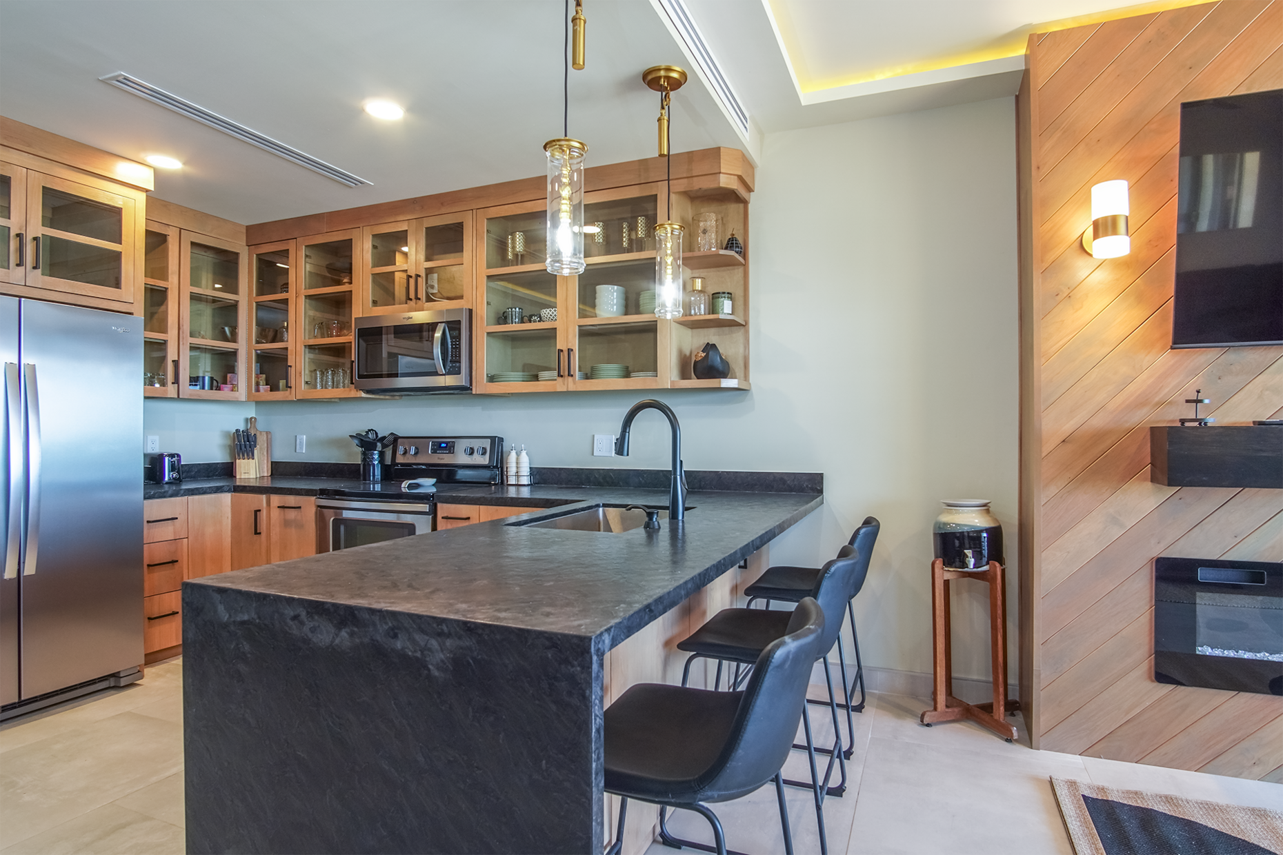 countertop to the kitchen with chairs