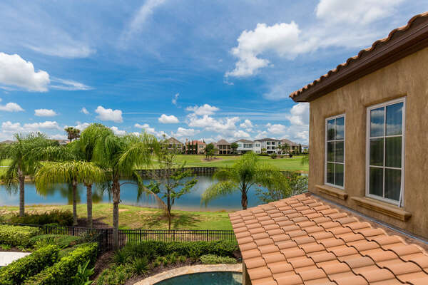 Located in an unbeatable private location overlooking a gorgeous waterfront