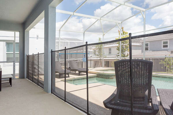 A pool safety fence ensures a worry-free vacation