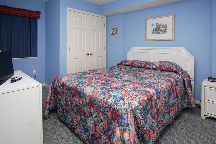 Ashworth 1404 oceanfront vacation rental in Ocean Drive, North Myrtle Beach | bedroom 2 | Thomas Beach Vacations