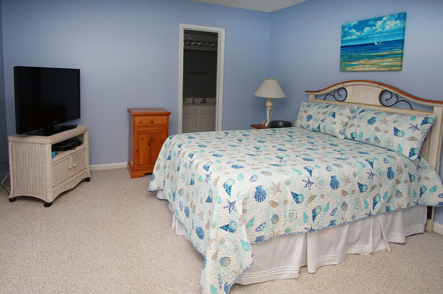 5 O'Clock Poolside - waterfront vacation home on a channel of the Cherry Grove Inlet in North Myrtle Beach | bedroom 3 | Thomas Beach Vacations