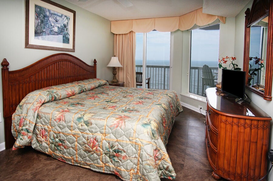 Paradise Pointe 10D - oceanfront condo in Cherry Grove Beach in North Myrtle Beach | bedroom 1 | Thomas Beach Vacations