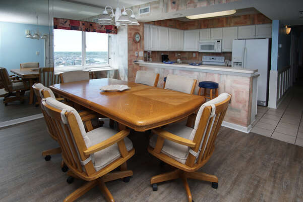Paradise Pointe 11A - oceanfront condo in Cherry Grove Beach in North Myrtle Beach | dining area | Thomas Beach Vacations