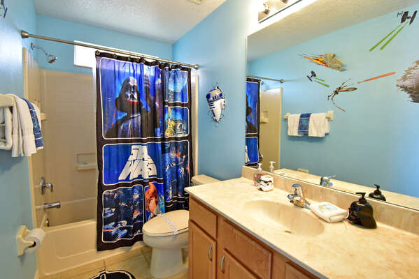 Family bathroom with 3D Star Wars theme