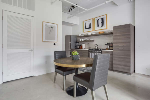 Dining Area with Seating for Two at Ponce Market Apartment