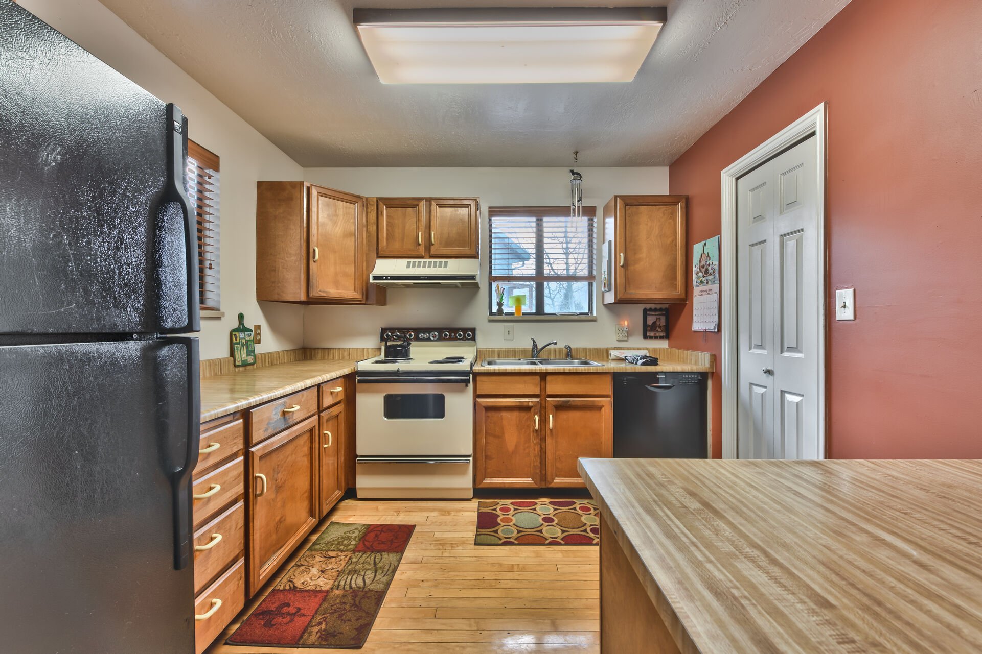 Full Kitchen with 4-Burner Electric Range