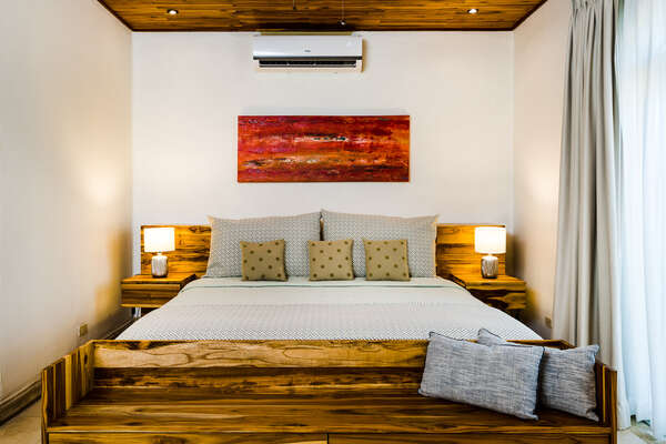 Master Bedroom 2: King Bed, Ocean View, Ensuite Bathroom, Walk in Closet, AC, Smart TV, Living Area, Desk