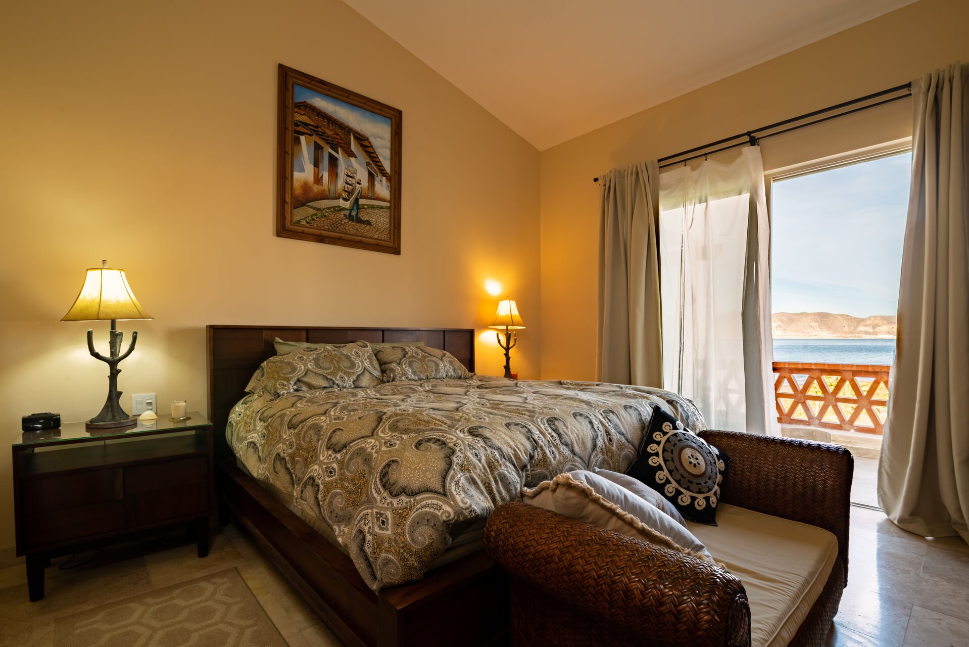Guest bedroom with seaview.