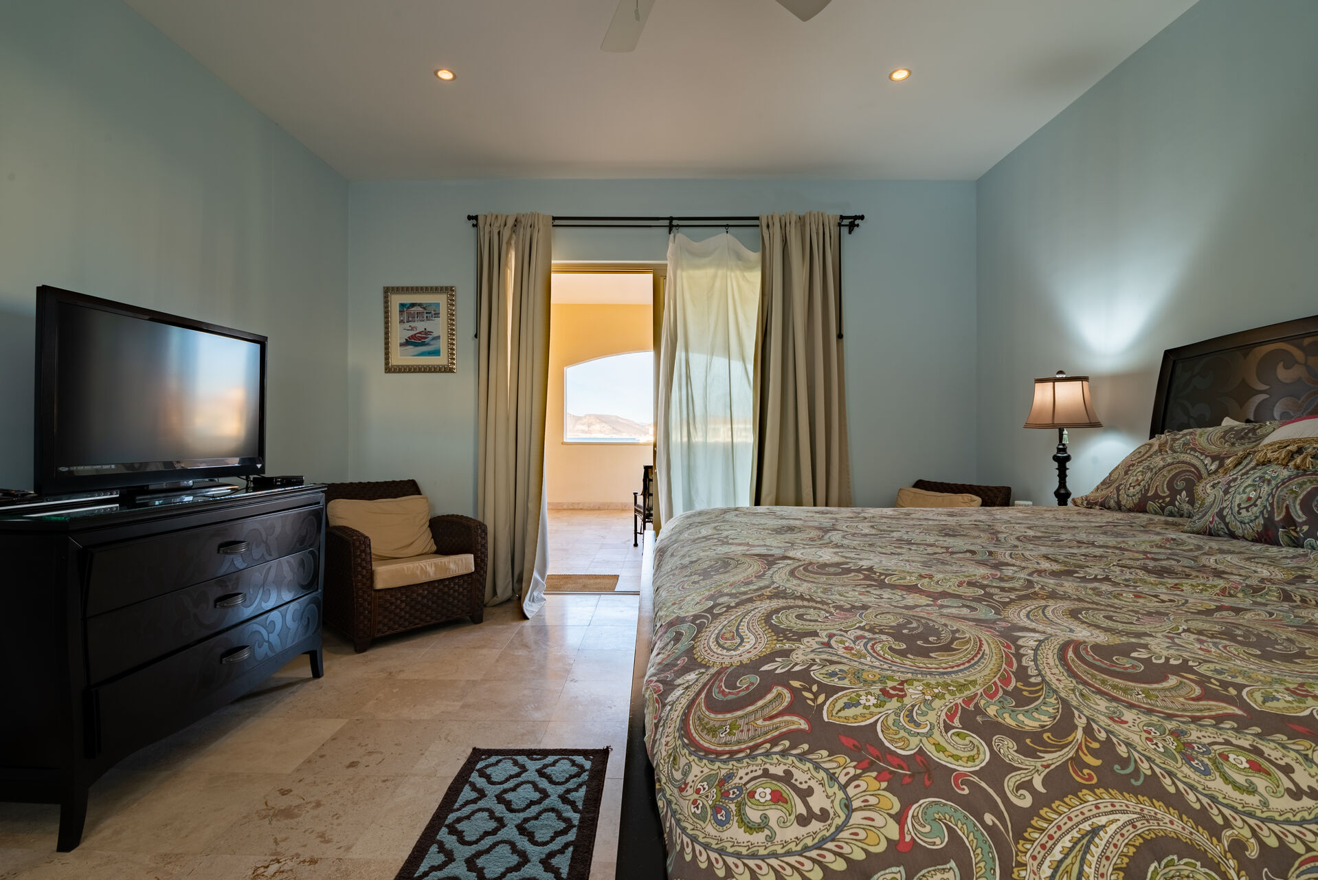 Main bedroom with seaview.