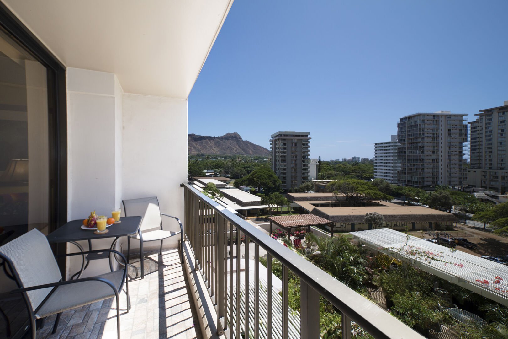 Have coffee on the balcony (lanai) while enjoying the stunning city and Diamond Head views!
