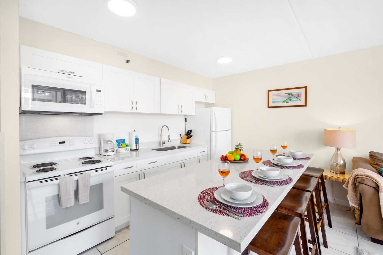 Make delicious meals in this fully renovated equipped kitchen!