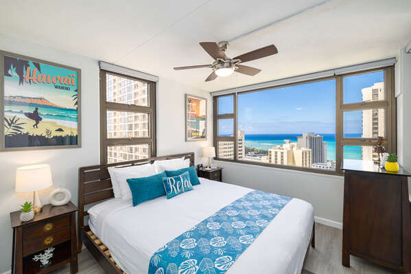 Have a good rest in your bedroom with a king-size bed while enjoying the stunning ocean view!