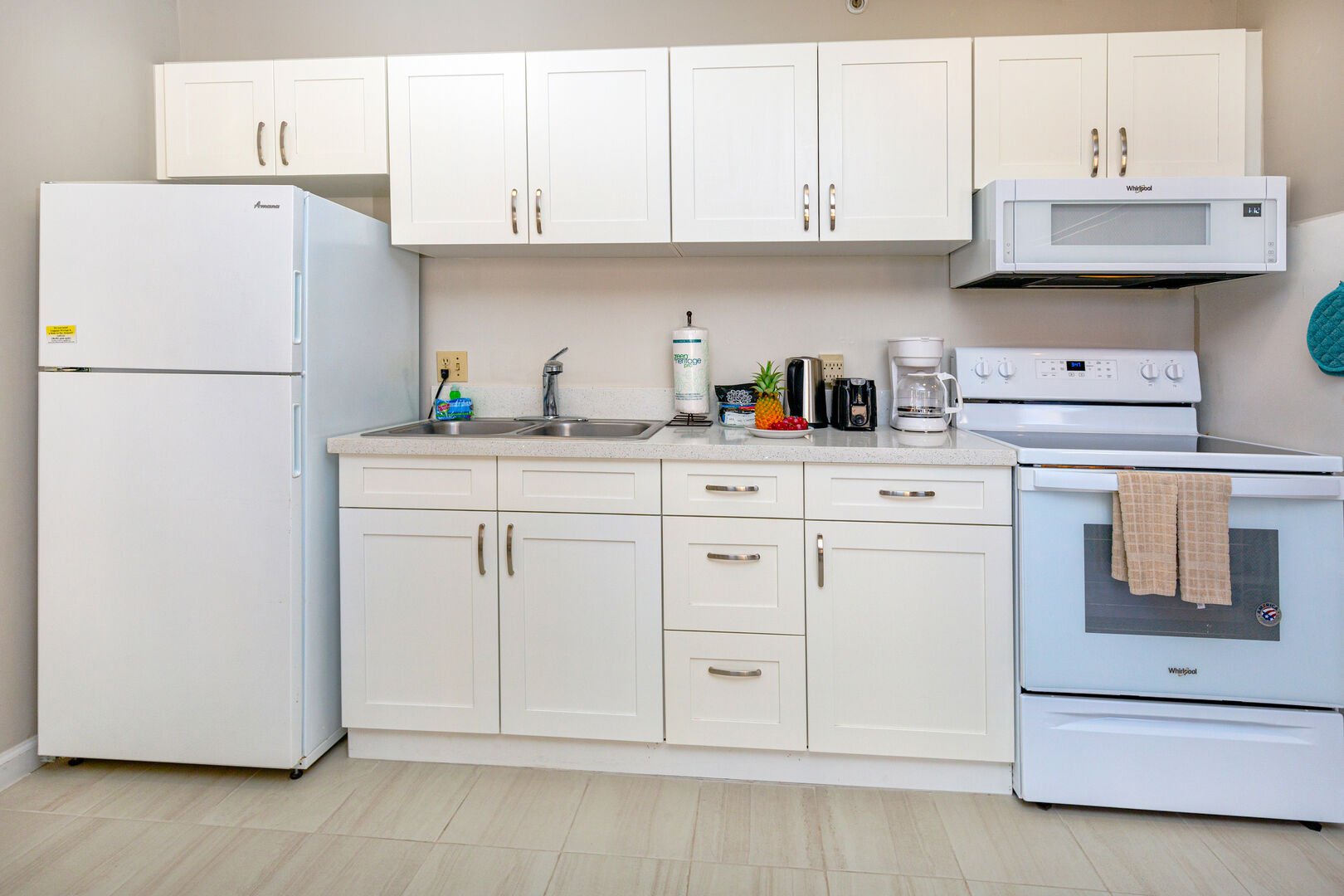 The fully equipped kitchen is designed for your culinary needs!