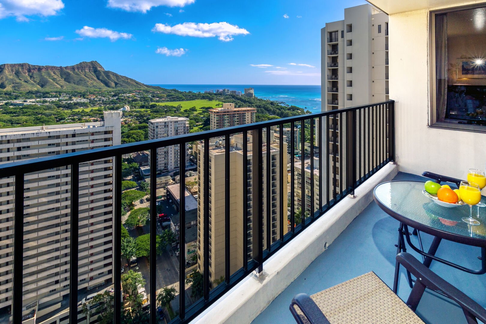 Enjoy your morning coffee on the balcony while looking at the breathtaking Ocean and Diamond Head views!