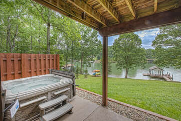 Hot tub Overlooking the Lake