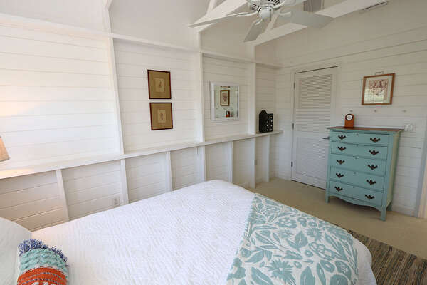 Guest bedroom with walk-in closet and en-suite bathroom