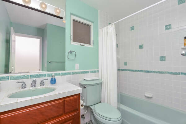 Guest Bathroom with a Tub/Shower in our Oceanfront San Diego Rental