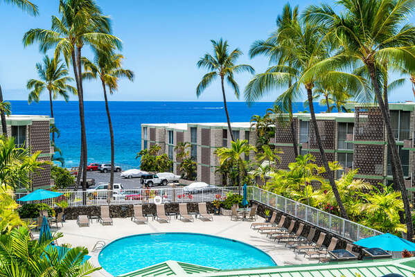 Nice Ocean and pool view from the condominium rental in Hawaii.