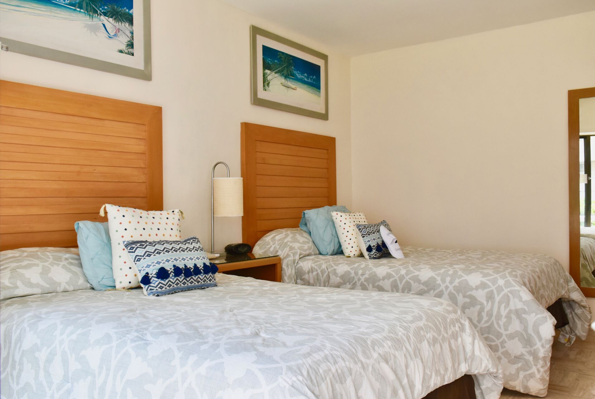 Amazing bedroom with 2 double beds in the 2rd floor with balcony and sea view