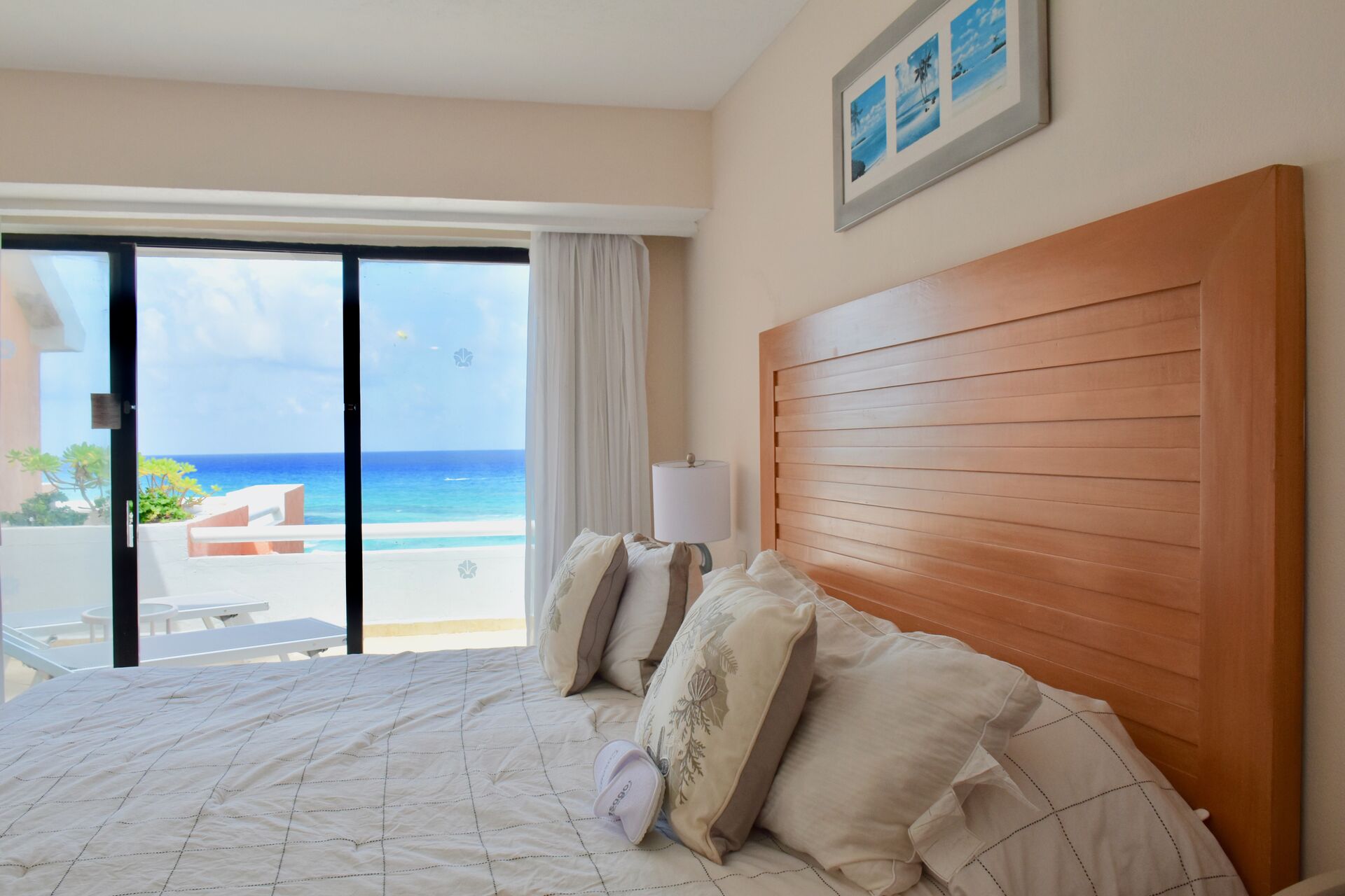 Amazing bedroom in the 3rd floor with balcony and sea view